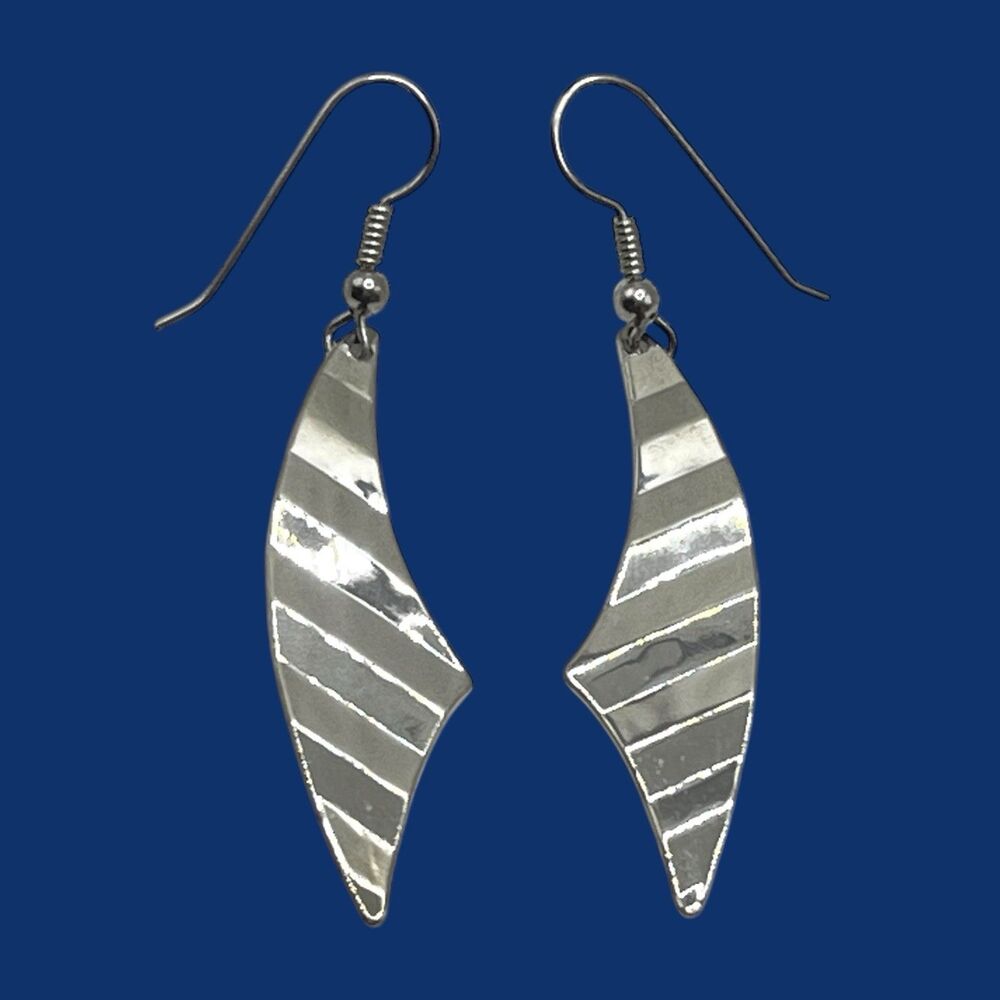 Silver Tone Metal Earrings Dangle Ridged Shiny Fishing Lure Modern Pierced
